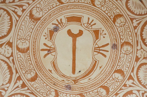 Renaissance - Large sgraffito plate bearing the coat of arms of the Santa Maria Nuova Hos