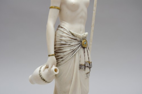 Antiquités - The water bearer - Ivory sculpture, France late 19th century