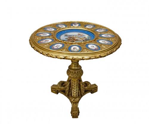 Gueridon table in gilt wood and porcelain