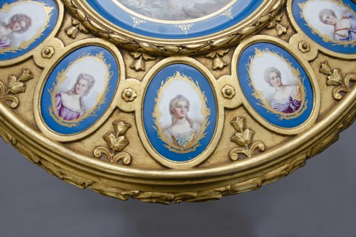 Napoléon III - Gueridon table in gilt wood and porcelain