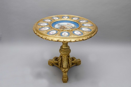 Antiquités - Gueridon table in gilt wood and porcelain