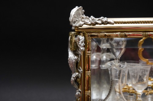 Antiquités - Cave à liqueur en verre et bronze, verrerie en cristal. France