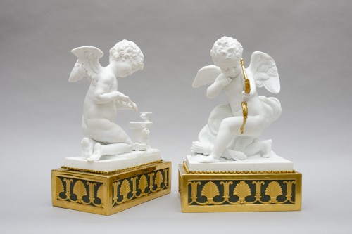 Céramiques, Porcelaines  - Paire d’anges en biscuit blanc sur socle, Dihl à Paris