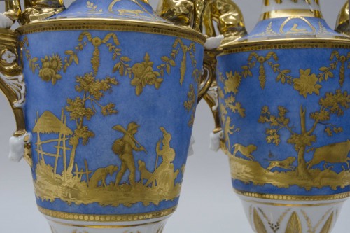 Céramiques, Porcelaines  - Paire de grands vases aux lions, Russie (Fin 18e siècle)