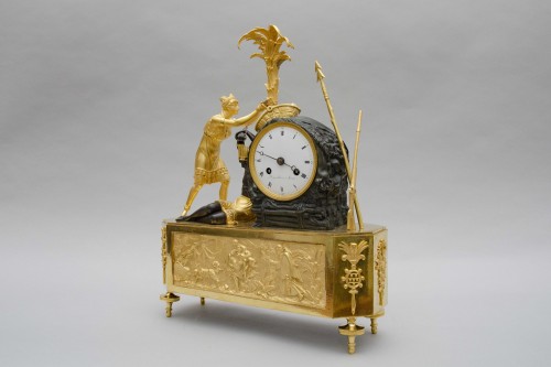 Pendulum clock in gilt bronze “Atala rescuing Chactas” Empire period - 