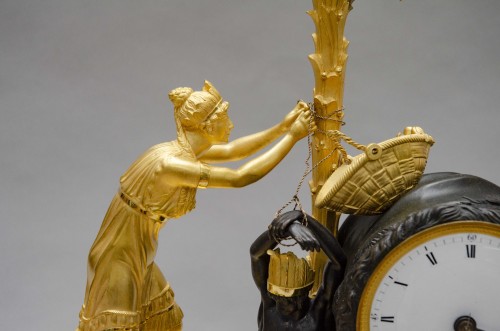 Pendulum clock in gilt bronze “Atala rescuing Chactas” Empire period - Empire