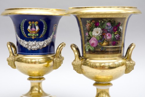Antiquités - Grande paire de vases Médicis aux fleurs, Schoelcher in Paris