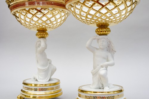 Pair of Empire open-worked porcelain baskets, white bisque children - Empire