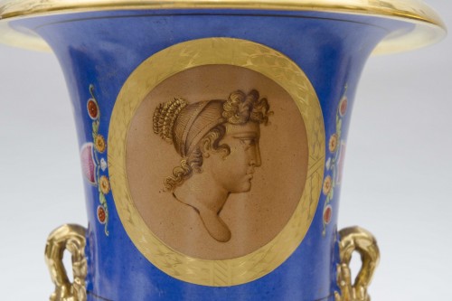 Porcelain & Faience  - Pair of Antique cameo’s on blue ground, Paris Empire period