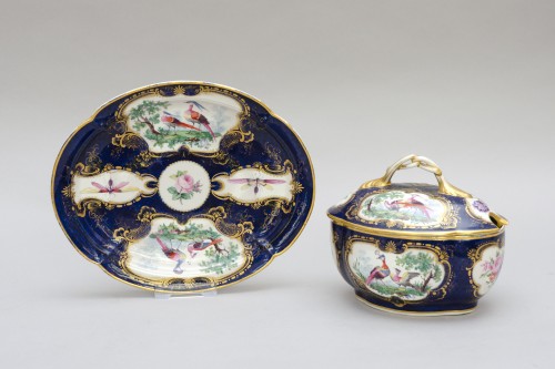 Stunning covered sauce tureen on stand, First period Worcester - Louis XV