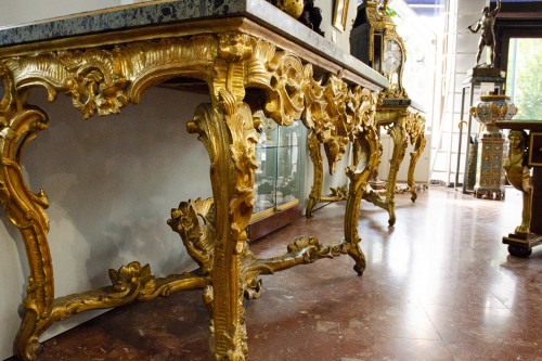Paire de consoles en bois sculpté et doré, Rome vers 1775 - Mobilier Style Louis XVI