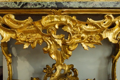XVIIIe siècle - Paire de consoles en bois sculpté et doré, Rome vers 1775