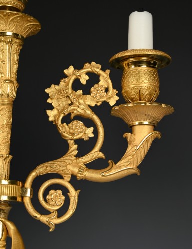 Paire de chandeliers à quatre lumières en bronze doré vers 1825 - Restauration - Charles X