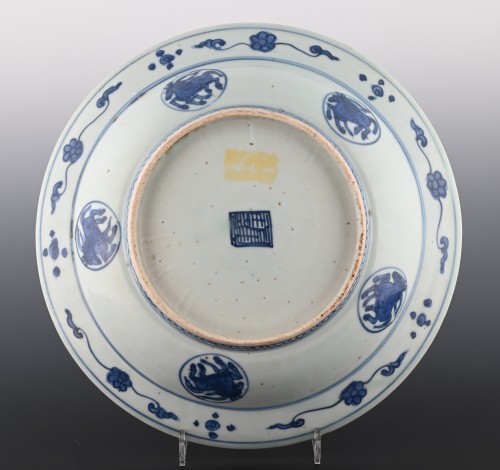 A Chinese porcelain plate - Asian Works of Art Style 