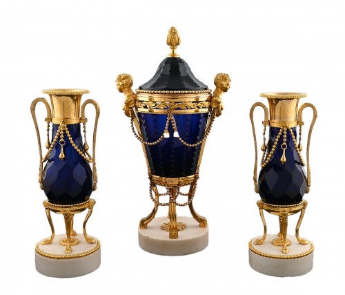 Ensemble de de pot-pourri en verre bleu