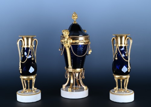Decorative Objects  - A blue glass potpourri set