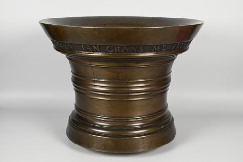 Objet de décoration  - Un très grand mortier