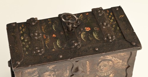 Petit coffre en fer de Nuremberg - Limburg Antiquairs
