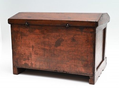 <= 16th century - A 16th century oak bridal chest