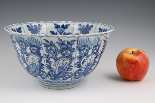 A rare Chinese porcelain  bowl - Porcelain & Faience Style 