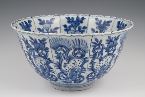 Porcelain & Faience  - A rare Chinese porcelain  bowl