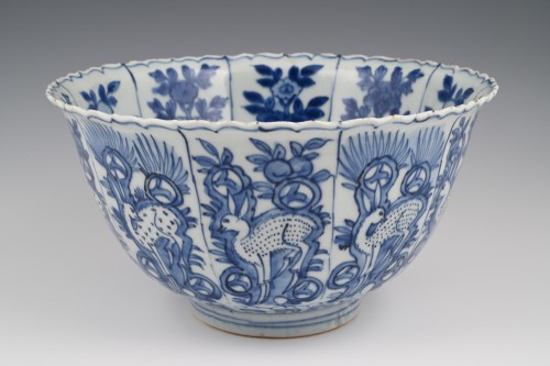 A rare Chinese porcelain  bowl - 