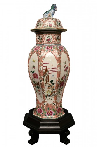 Grand vase en porcelaine chinoise Famille Rose avec motif floral