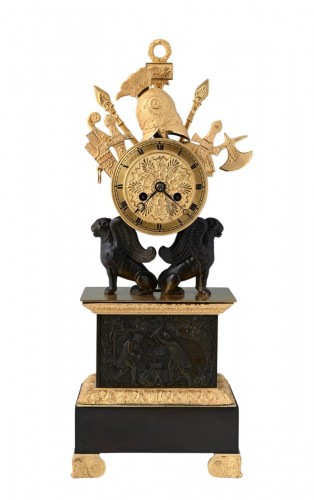 Pendule Empire à trophées militaires