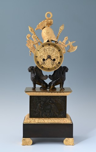 Pendule Empire à trophées militaires - Horlogerie Style Empire