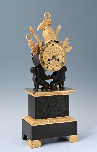 Pendule Empire à trophées militaires - Limburg Antiquairs