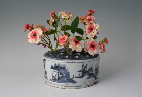 A Delftware flower vase - Porcelain & Faience Style 