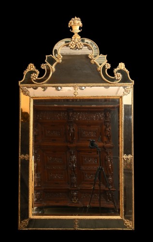 A Swedish Baroque mirror by Burchardt Precht, active in Stockholm 1674-1738 - Mirrors, Trumeau Style 