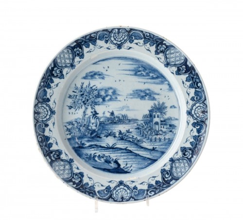Plat en faïence de Delft vers 1750