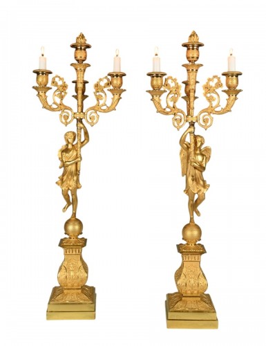 Paire de candélabres à quatre lumières en bronze doré vers 1825