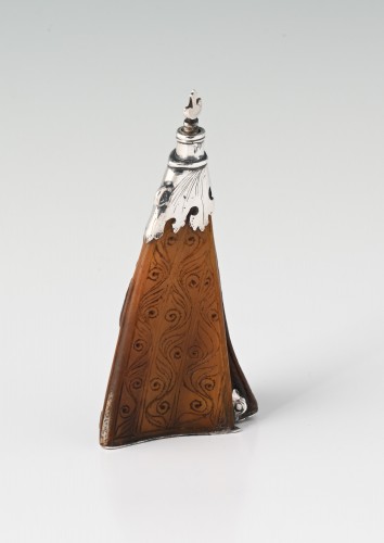 A 17th-century Dutch powder horn decorated with an erotic scene - 