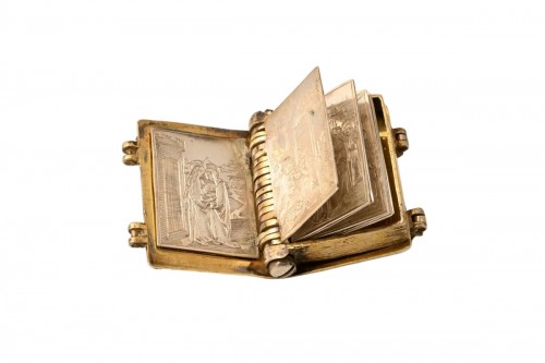 Un livre miniature en argent doré vers 1600