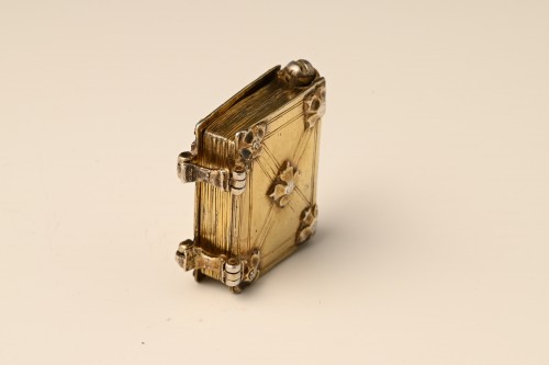 Renaissance - A gilt-silver miniature book circa 1600