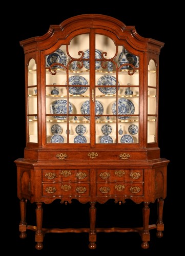 An 18th century Dutch display cabinet - Furniture Style 