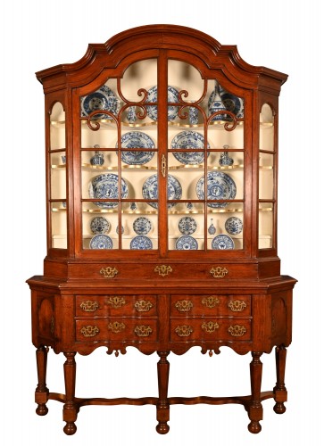 An 18th century Dutch display cabinet - 