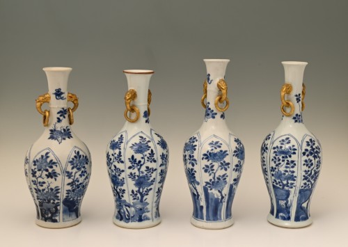 XVIIe siècle - Ensemble de vases en porcelaine chinoise Période Kangxi