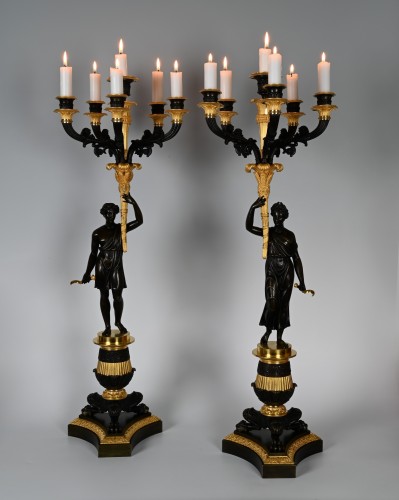 Luminaires Bougeoirs et Chandeliers - Impressionnante paire de candélabres vers 1820