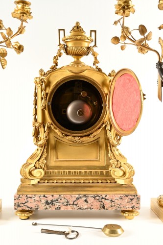 Henry Dasson – Importante garniture de cheminée - Limburg Antiquairs
