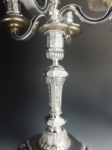 Christofle - Paire de candélabres en métal argenté - L'orfèvrerie lyonnaise