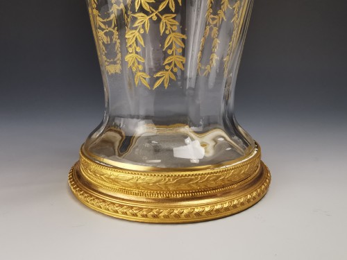Paire de grands vases rouleau en cristal et laiton doré - Verrerie, Cristallerie Style 