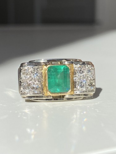 White and yellow gold emerald and diamonds Tank ring - Antique Jewellery Style Art Déco