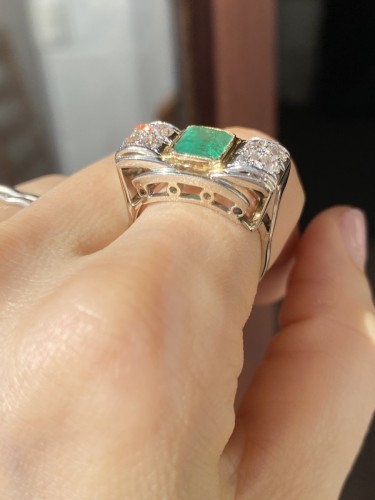 Art Déco - White and yellow gold emerald and diamonds Tank ring