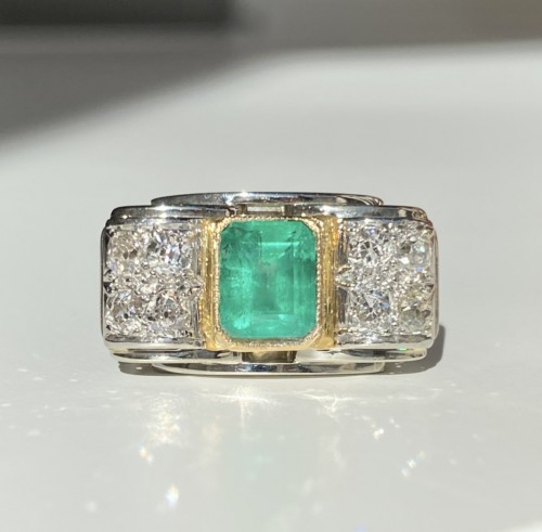Antiquités - White and yellow gold emerald and diamonds Tank ring
