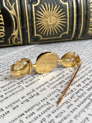Yellow gold brooch, “Man In The Moon” model - 