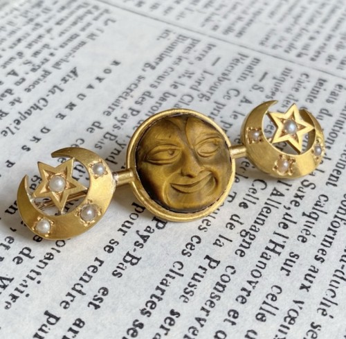 19th century - Yellow gold brooch, “Man In The Moon” model