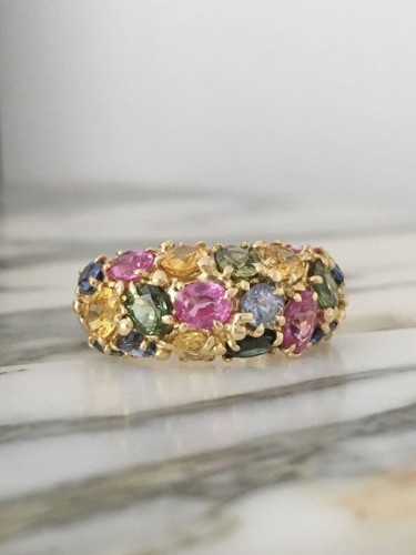 Antiquités - CHAUMET  - Tutti-frutti ring in yellow gold set with sapphires